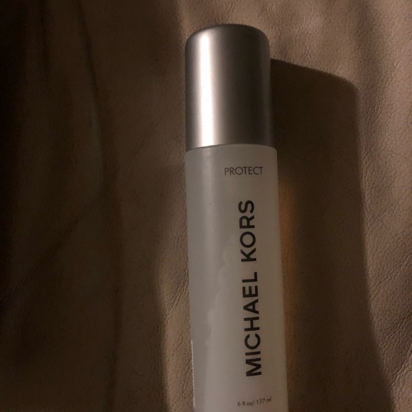 Michael Kors crossbody bag. - Picture 4 of 6